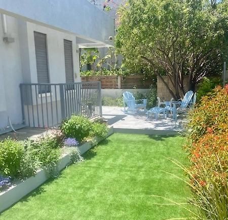 Ferienwohnung אירוח השקד - 10דק' משדה התעופה Giv'at Koach Exterior foto