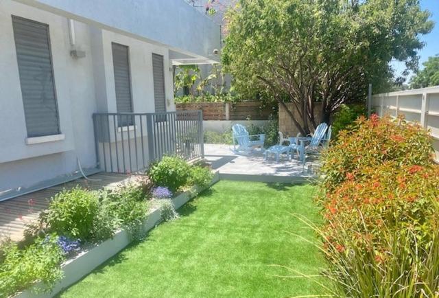 Ferienwohnung אירוח השקד - 10דק' משדה התעופה Giv'at Koach Exterior foto